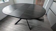 Round extending dining table