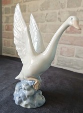 Nao Lladro Swan With