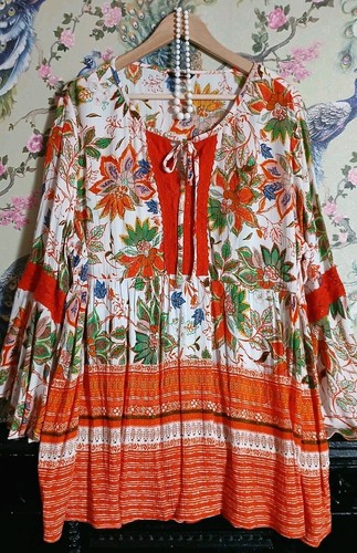 Vintage style white - , coral