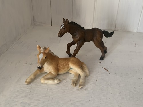 Toy foal horse figurines x - foal,