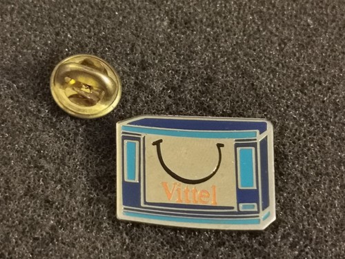 Pin vittel drink - pin's,