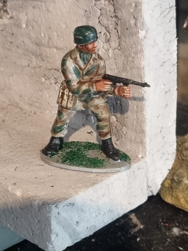 Airfix german soldier - german, painted
