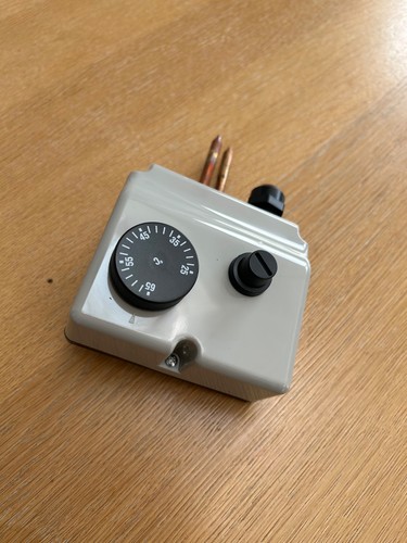 Dual cylinder thermostat - thermostat, for