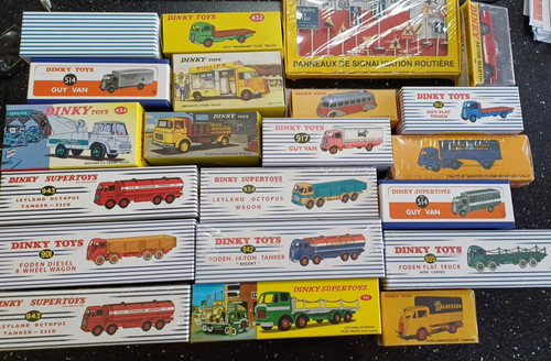 Atlas dinky vehicles - ,
