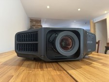 Epson UHD 4K 3LCD EB-G7905u Projector 7000 Lumens HDMI Large Venue 