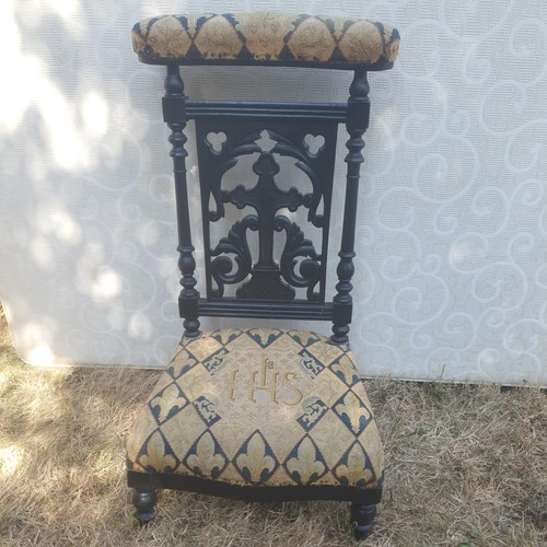 Embroidered prayer chair - prayer,