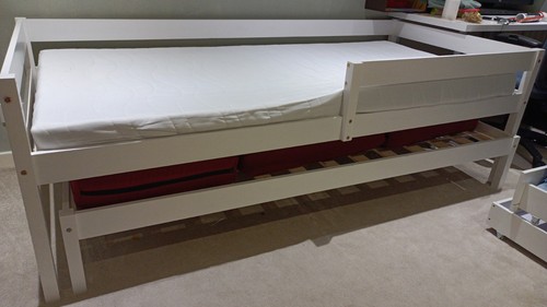 Trundle bed single day - single,