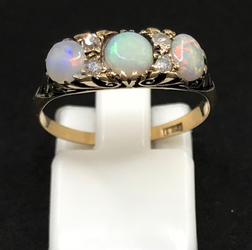 Antique 18ct gold natural opal