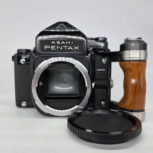 Near mint grip pentax 6x7 - mint,