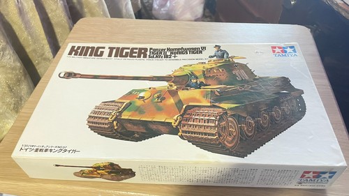 Unassembled model vehicle - 1/35,