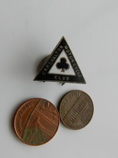 A VINTAGE ENAMEL LAPEL BADGE, CARSHALTON MOTORCYCLE CLUB. SUTTON, LONDON.