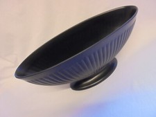 WEDGWOOD BLACK RAVENSTONE RIBBED MANTLE VASE ETRURIA & BARLASTON
