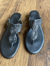 M&S Marks and Spencer Toe Post