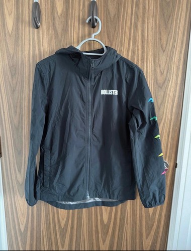 Hollister running wind proof