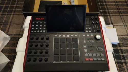 Akai mpc music sampler - x,