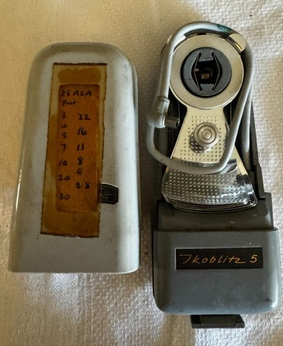 Four vintage bulb flashes
