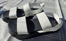 Ladies White Sandals (Peacocks) - Size 6uk