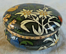 Gorgeous Raised Pattern Black