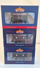 Bachmann  12 Ton Vented Vans
