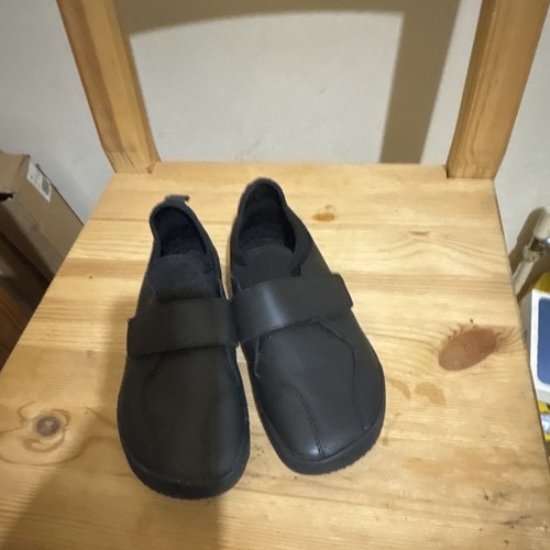 Vivobarefoot primus school