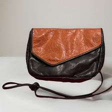 Mac Clay Leather Design: Tan/Black Leather Crossbody Bag