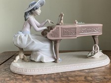 LLADRO FIGURINE SPRING RECITAL #6452 GIRL AT GRAND PIANO