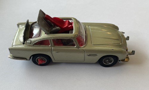 Corgi toys james - toys,