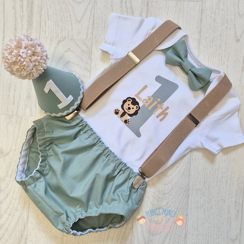 Sage green jungle - , lion