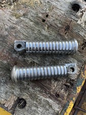 Harley Davidson Custom Front Riders Foot Pegs Foot Rests Pair 