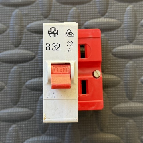 Wylex b32 push - in, in