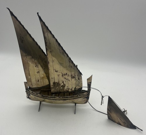 Antique silver detailed sail - detailed,