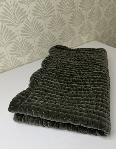Pottery barn velvet - pottery, scalloped