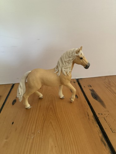 Schleich tan coloured horse - coloured,