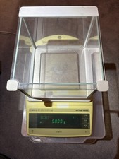 Mettler Toledo PG203-S Scientific scales with top pan and glass shield
