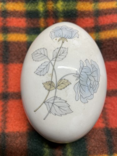 Pretty vintage wedgwood bone - pretty,