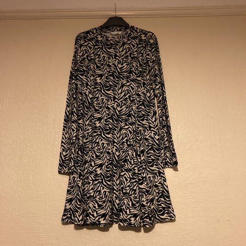 Primark black and white zebra