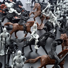 28PCS Medieval Knights Warriors Horses Soldiers Figures Model Educational