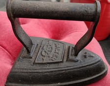 💞 VINTAGE Cast IRON FLAT