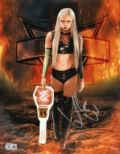 Liv morgan signed autograph - liv,