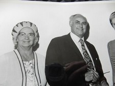 RNLI LIFEBOAT   LUNCH  CREASED CORNER     1970s PRESS PHOTO LYTHAM ST ANNES  
