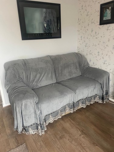 Grey velvet sofa - 3x, throws