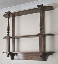  Antique-style wall-mounted display shelf