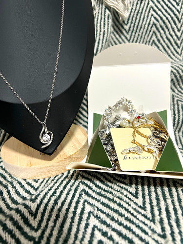 Sparkly rhinestone jewellery