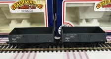 Two Bachmann OO Gauge, 33-052