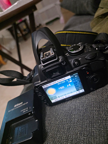 Nikon d3100 2mp dslr - 14.2mp,