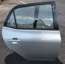 TOYOTA AURIS DRIVER SIDE REAR