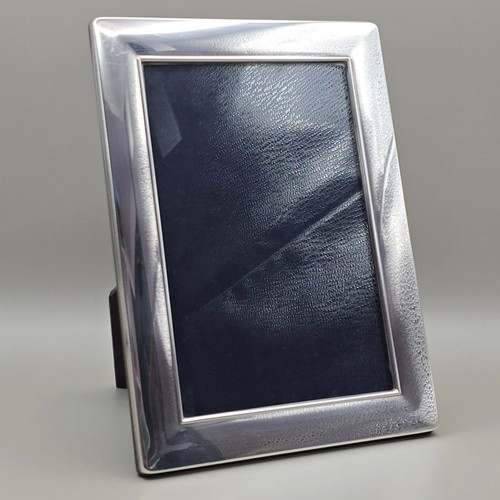 Silver plated photo frame - r.c,