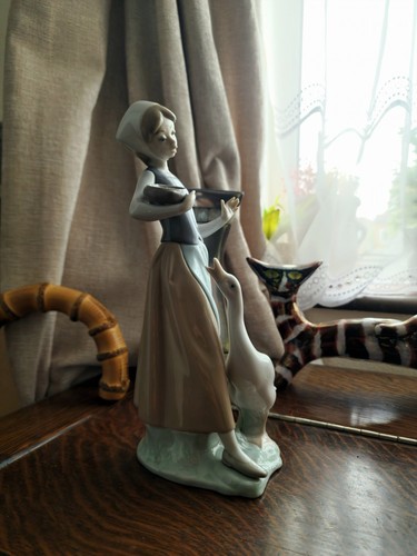 Vintage lladro figurine girl - vintage,