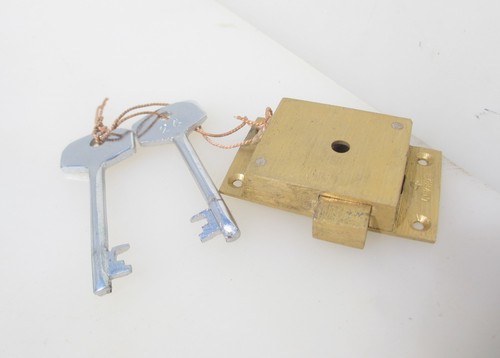 Brass cabinet lever lock - brass,