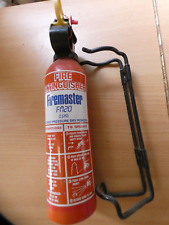 Caravan dry powder fire extinquisher with wall mount